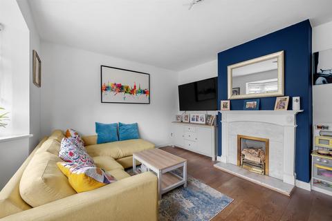 Flat 3, Willow House Bromley Road, Shortlands, Bromley, BR2 0BN