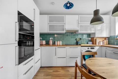 Flat 3, Willow House Bromley Road, Shortlands, Bromley, BR2 0BN