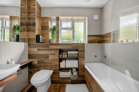 Flat 3, Willow House Bromley Road, Shortlands, Bromley, BR2 0BN