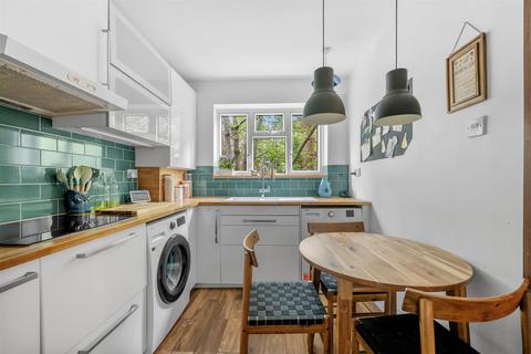 Flat 3, Willow House Bromley Road, Shortlands, Bromley, BR2 0BN