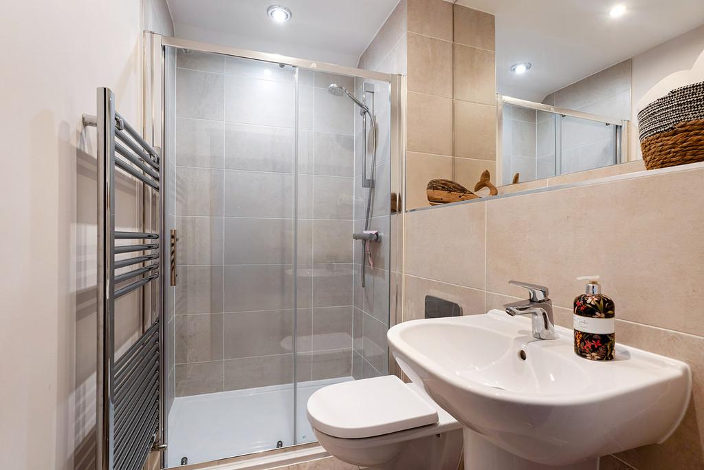 Ensuite to bedroom 3