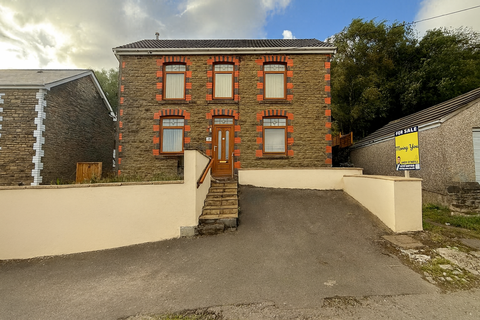 15 Derw Road, Pontardawe, Swansea, SA8 4AN