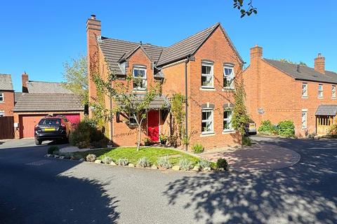 4 bedroom detached house for sale, Farjeon Close, Ledbury