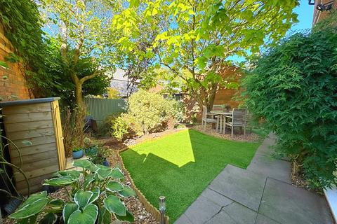 4 bedroom detached house for sale, Farjeon Close, Ledbury