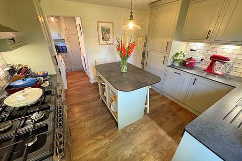 4 bedroom detached house for sale, Farjeon Close, Ledbury