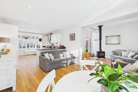 3 bedroom semi-detached house for sale, Chipperfield Road, Bovingdon, HP3