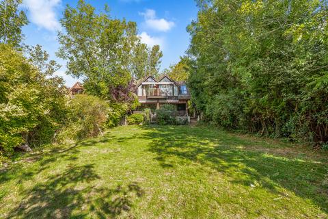 undefined, Hythe End Road, Wraysbury, Staines-upon-Thames, TW19