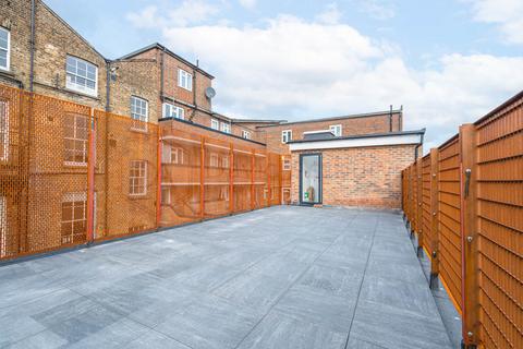 Studio to rent, Caledonian Road, Islington, London