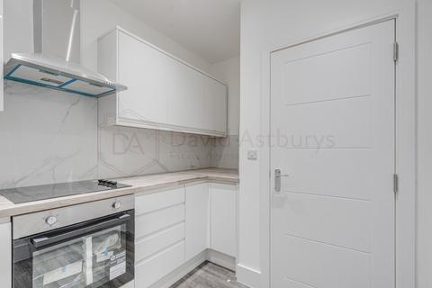 Studio to rent, Caledonian Road, Islington, London