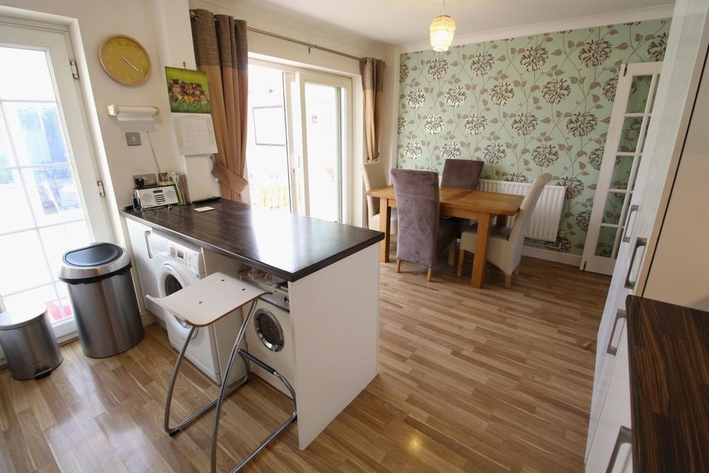Kitchen diner 4