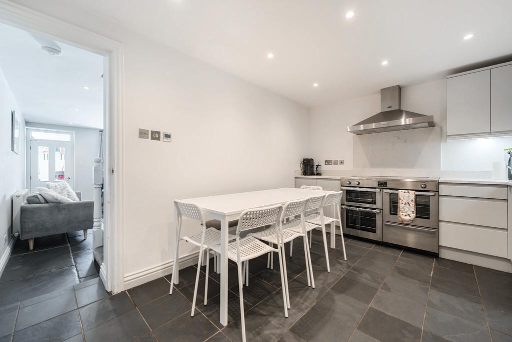 Kitchen and breakfast area
