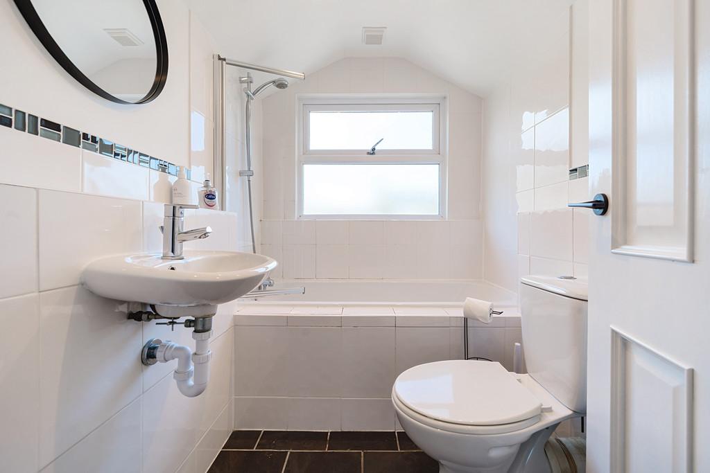 Bedroom 1 - en-suite bathroom