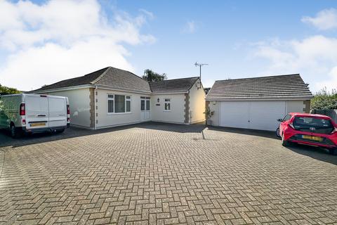 4 bedroom detached bungalow for sale, The Green, Highworth SN6
