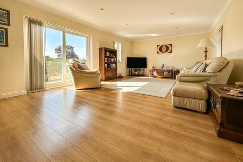 4 bedroom detached bungalow for sale, The Green, Highworth SN6