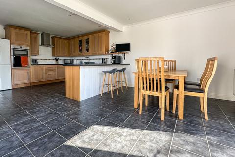 4 bedroom detached bungalow for sale, The Green, Highworth SN6