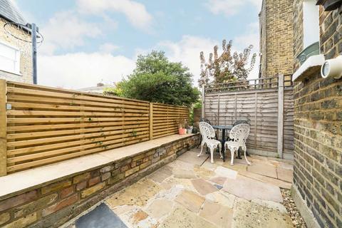 2 bedroom flat for sale, Barmouth Road, London SW18