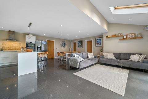 7 bedroom detached house for sale, School Road, Great Oakley