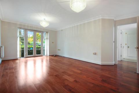 3 bedroom flat to rent, Northwood HA6