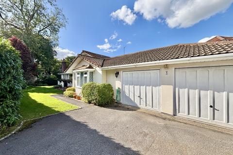 1 Brookdale Close, Broadstone, BH18 9AA