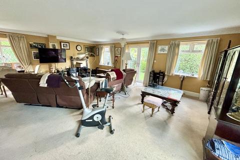 1 Brookdale Close, Broadstone, BH18 9AA
