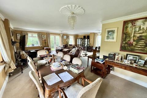 1 Brookdale Close, Broadstone, BH18 9AA