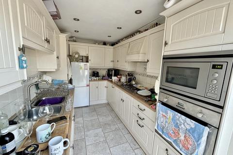 1 Brookdale Close, Broadstone, BH18 9AA
