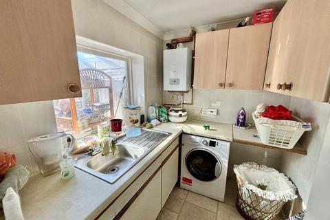 1 Brookdale Close, Broadstone, BH18 9AA