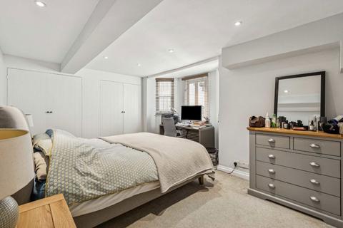 2 bedroom flat for sale, Clapham Common North Side, London SW4