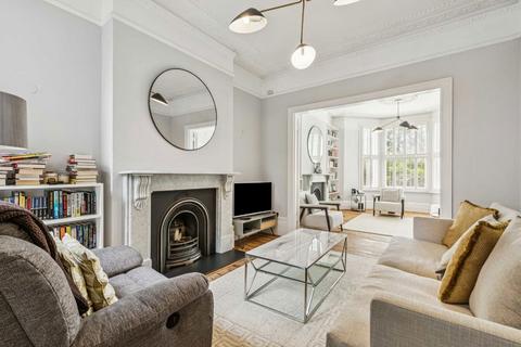 2 bedroom flat for sale, Clapham Common North Side, London SW4