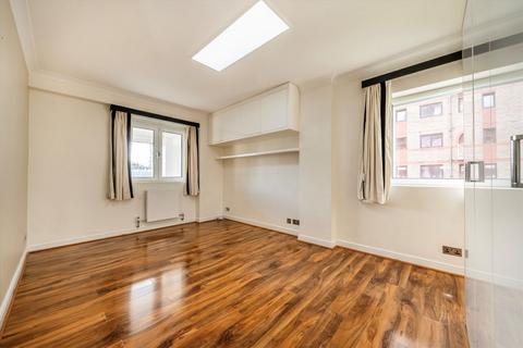 2 bedroom flat to rent, William Morris Way, London SW6