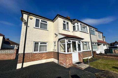 6 bedroom house of multiple occupation to rent, Brent Close, Dartford, DA2