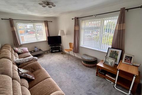 6 bedroom house of multiple occupation to rent, Brent Close, Dartford, DA2