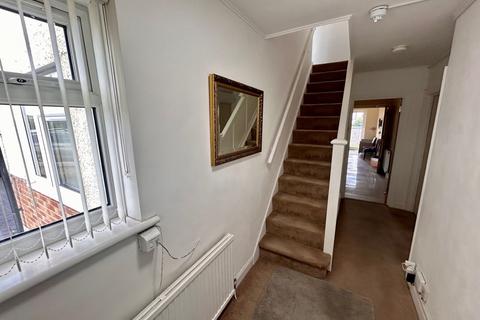 6 bedroom house of multiple occupation to rent, Brent Close, Dartford, DA2