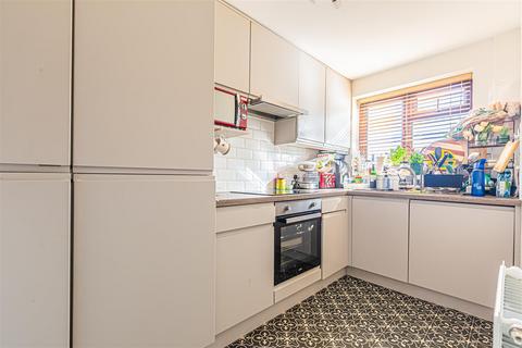 3 Priory Gardens, Ashford, TW15 1NZ