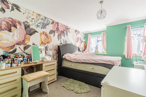 3 Priory Gardens, Ashford, TW15 1NZ