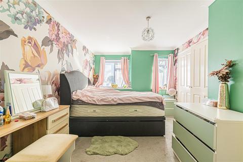 3 Priory Gardens, Ashford, TW15 1NZ