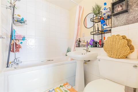 3 Priory Gardens, Ashford, TW15 1NZ