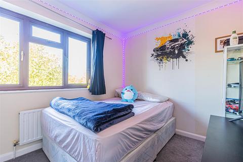 3 Priory Gardens, Ashford, TW15 1NZ