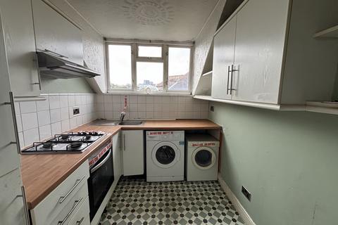 2 bedroom flat for sale, Flat 5, 24 Gardens View, Bournemouth, Dorset BH1 3QA