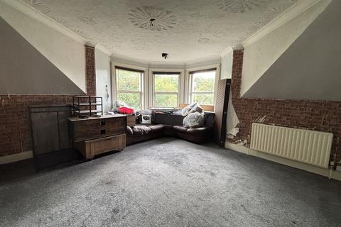 2 bedroom flat for sale, Flat 5, 24 Gardens View, Bournemouth, Dorset BH1 3QA