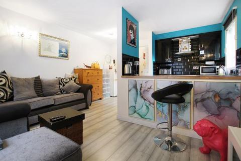 1 bedroom apartment for sale, Cricketers Close, Erith