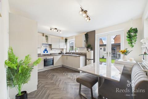 3 bedroom semi-detached house for sale, Pitman Way, Worksop S81