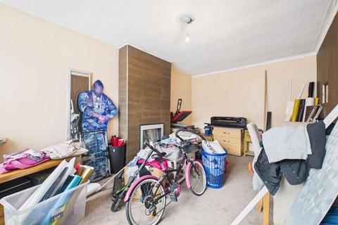 3 bedroom end of terrace house for sale, Furness Road, Middleton, Manchester, M24
