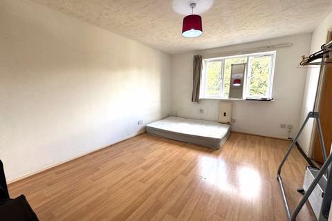 2 bedroom apartment for sale, Harrier Way, London