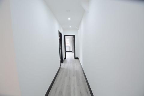 2 bedroom apartment to rent, Burkes Parade, Beaconsfield