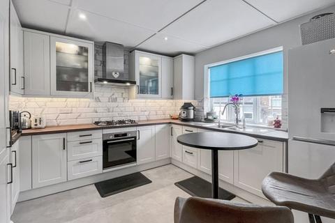Queen Street - Immaculate and Characterful Interior