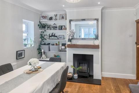 undefined, Queen Street - Immaculate and Characterful Interior