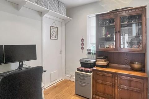 undefined, Queen Street - Immaculate and Characterful Interior