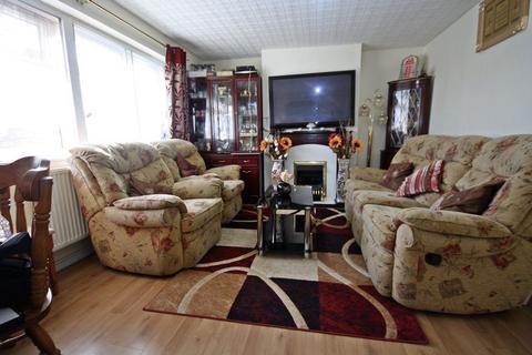 2 bedroom flat for sale, Lynne Way, Northolt