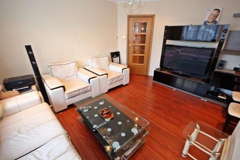 2 bedroom flat for sale, Lynne Way, Northolt